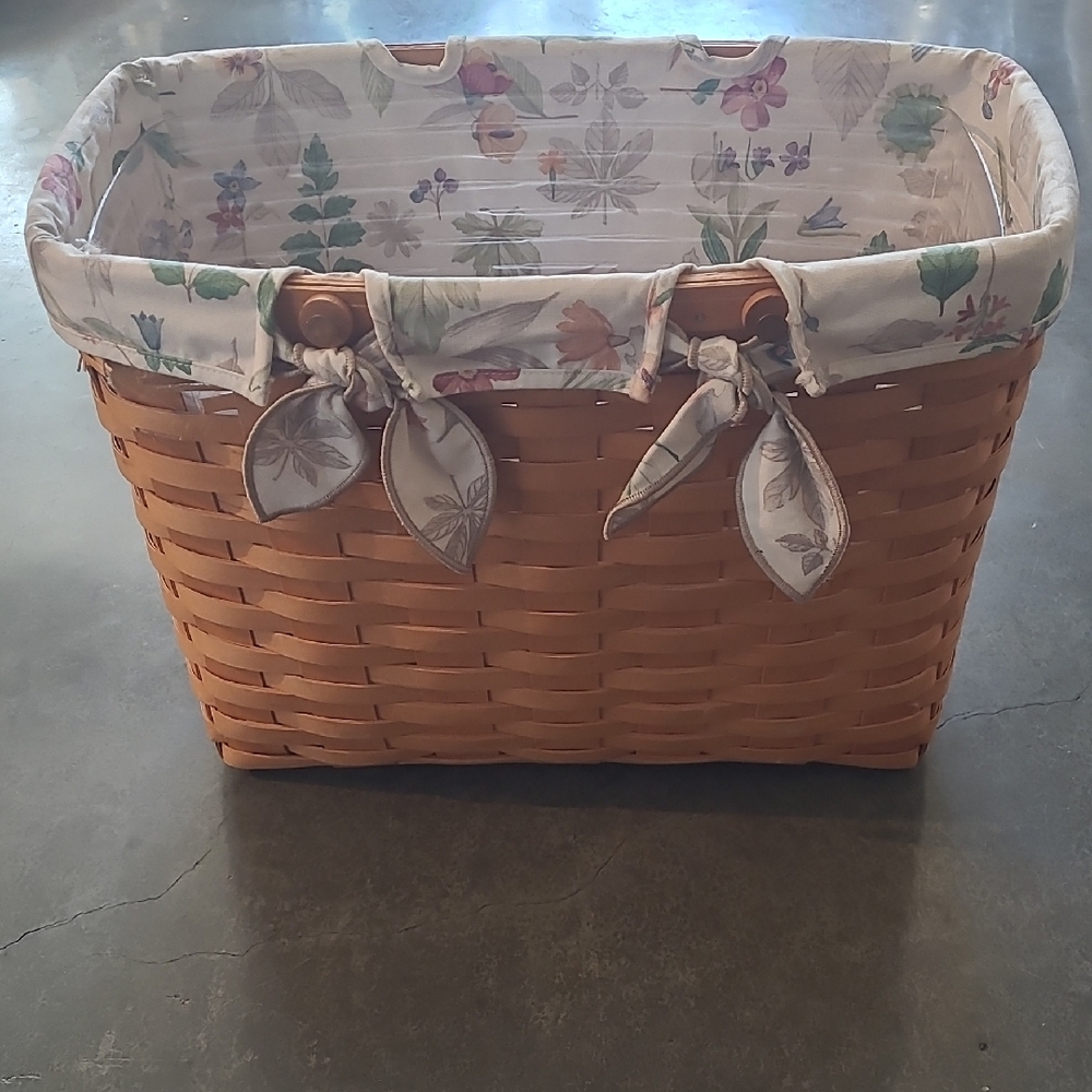 VINTAGE 1999 LONGABERGER NEWSPAPER BASKET